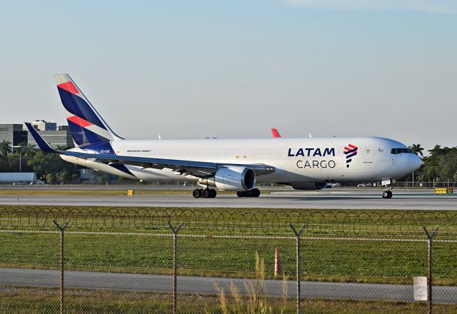 BOEING 767-300 (CC-CXE)