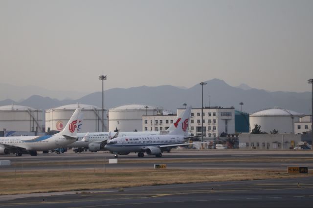 Boeing 737-800 (B-5803)