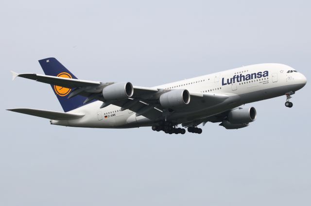 Airbus A380-800 (D-AIMK)