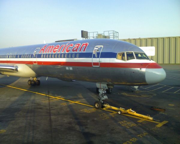 Boeing 757-200 — - moorning sun reflects off of American 757 in Seattle