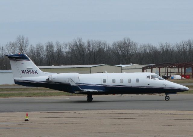 Learjet 55 (N139SK) - Taxiing at the Downtown Shreveport airport.