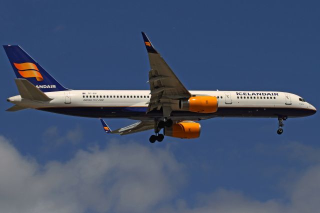 Boeing 757-200 (TF-FIP)