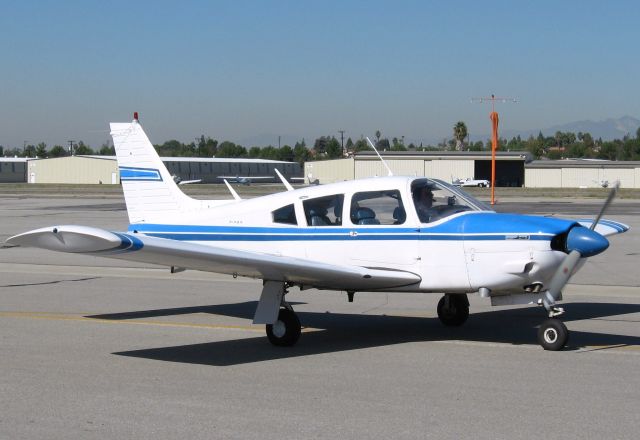 Piper Cherokee (N15832) - Taxiing at Fullerton