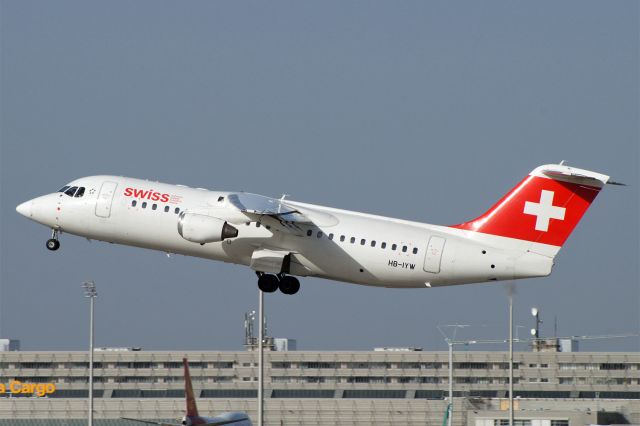 HB-IYW — - Avro RJ1oo Swiss HB-IYW EDDM/MUC 22.Feb.2016