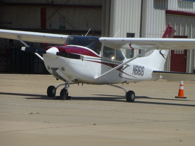 Cessna Skylane (N6161S)