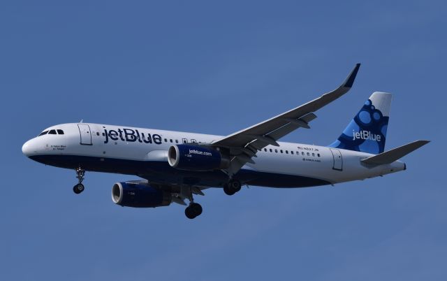 Airbus A320 (N827JB)