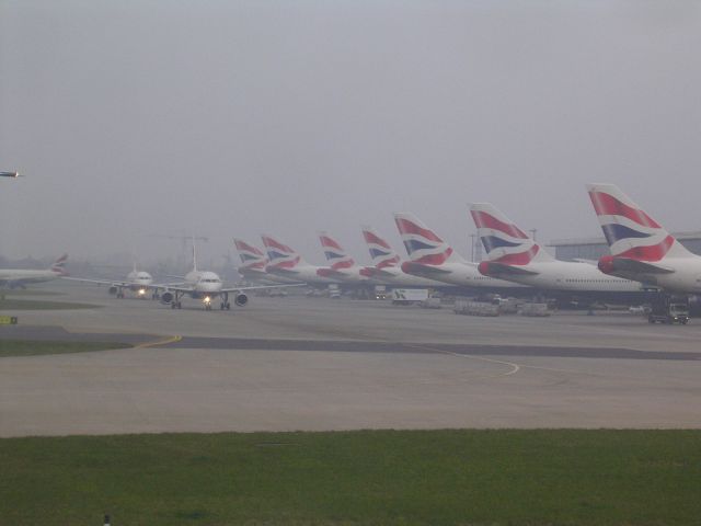 EGLL — - Lineup at the new Terminal 5, LHR while taxiing to 9R, 031611