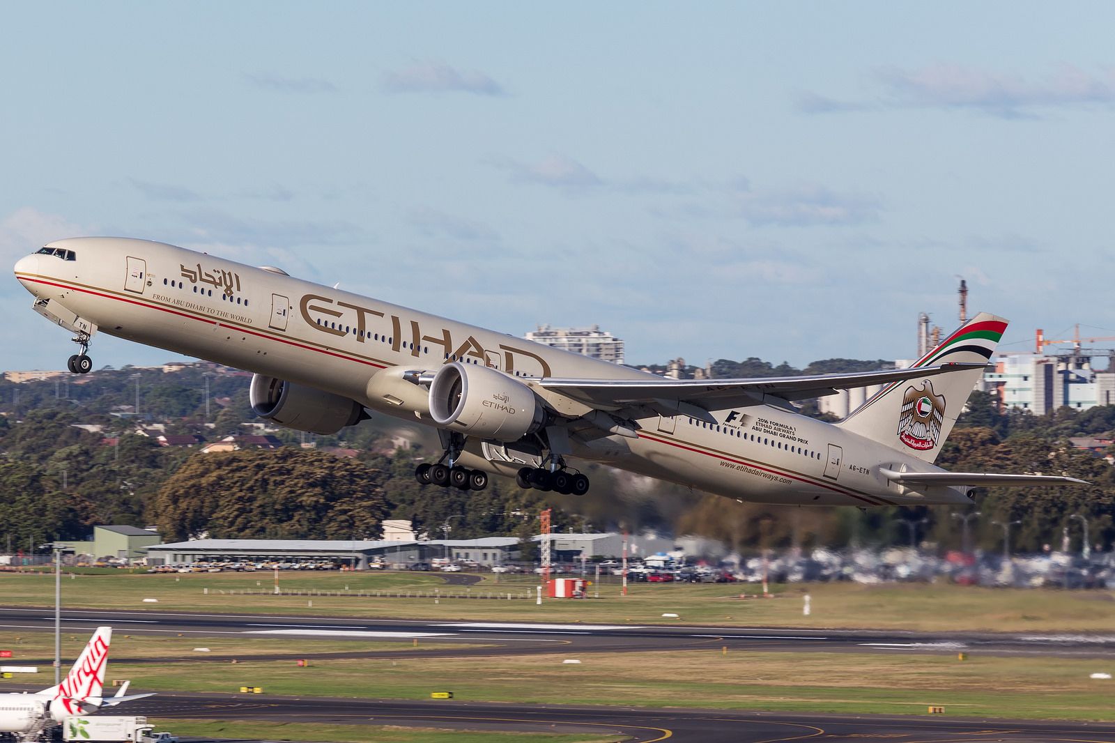 BOEING 777-300ER (A6-ETN)