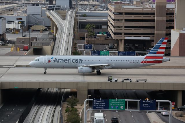 Airbus A321 (N553UW)