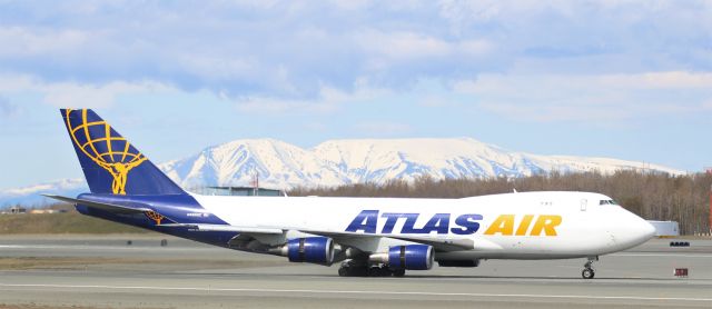 Boeing 747-400 (N485MC)