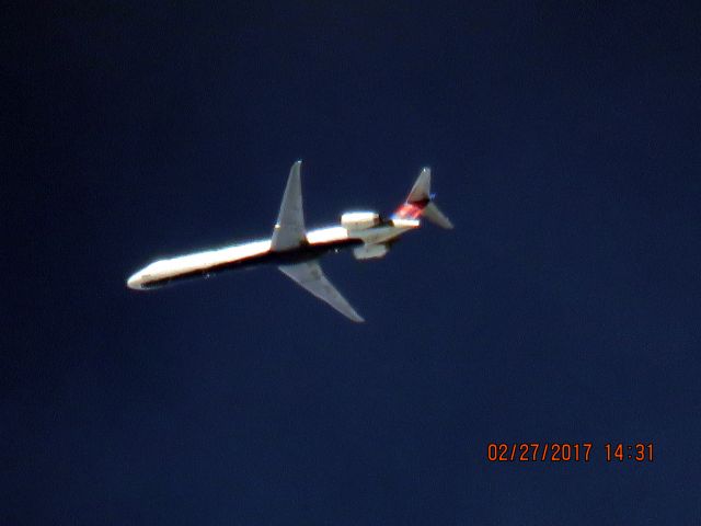 McDonnell Douglas MD-90 (N922DX)