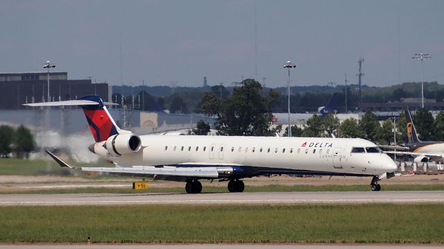 Canadair Regional Jet CRJ-900 (N692CA)