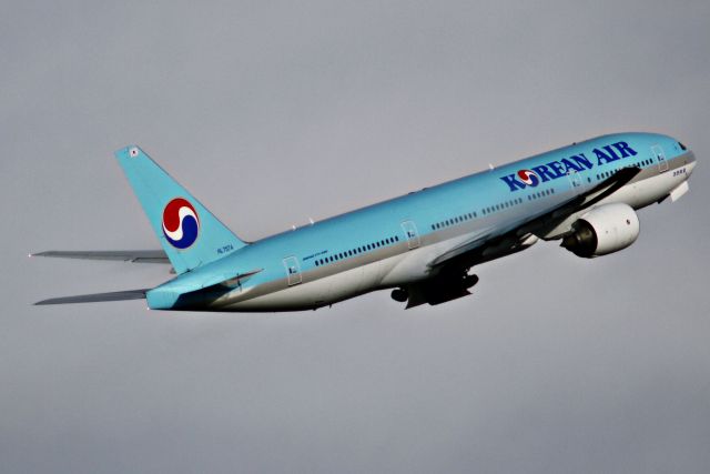 Boeing 777-200 (HL7574) - KE72 to Incheon