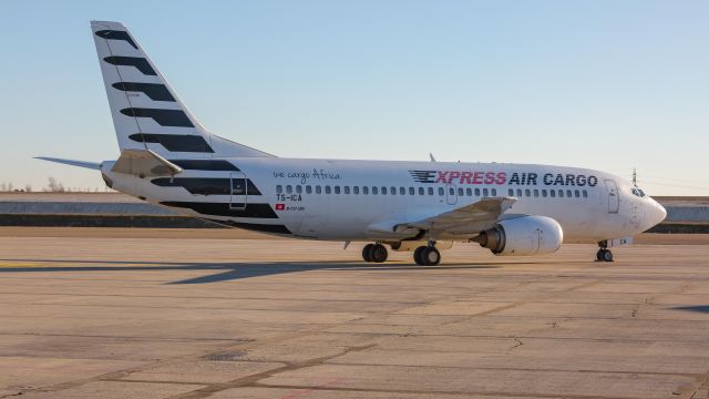 Boeing 737-700 (TS-ICA)