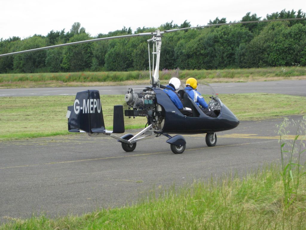 Unknown/Generic Ultralight autogyro (G-MEPU) - G-MEPU preparing to line up on the RWY27