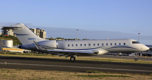 Bombardier Global 5000 (N989RJ)