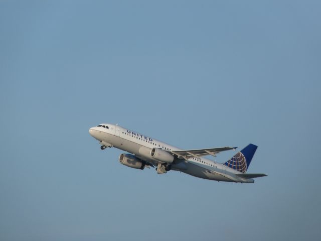 Airbus A320 (N487UA)