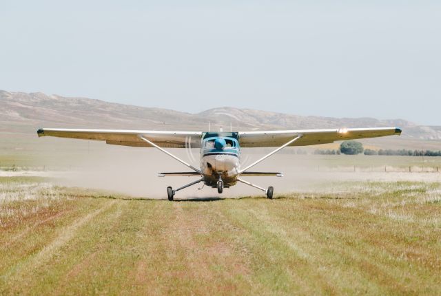 Cessna T207 Turbo Stationair 8 (N889AL)