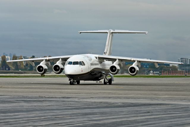 Avro RJ-100 Avroliner (C-GSUI)