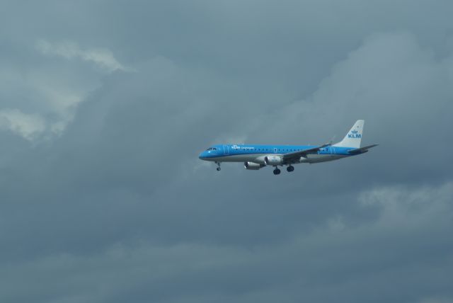 PH-EXD — - KLM City Hopper ERJ-190STD cn19000661