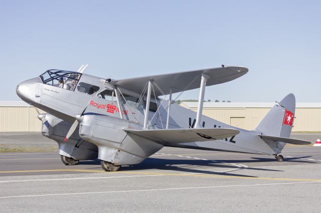 De Havilland Dragon Rapide (VH-UXZ) - de Havilland DH.89A Dragon Rapide (VH-UXZ) taxiing at Wagga Wagga Airport.