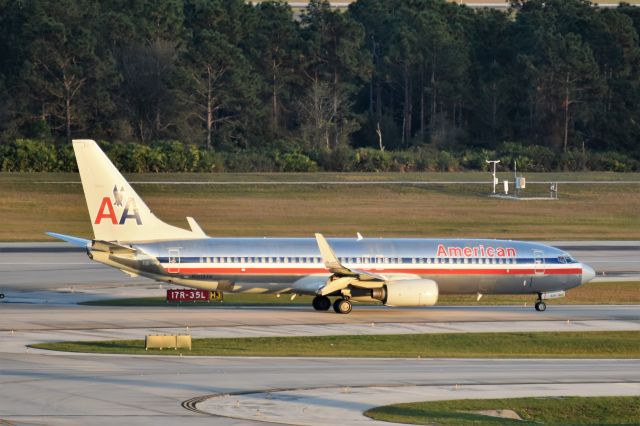 Boeing 737-800 (N908AN)