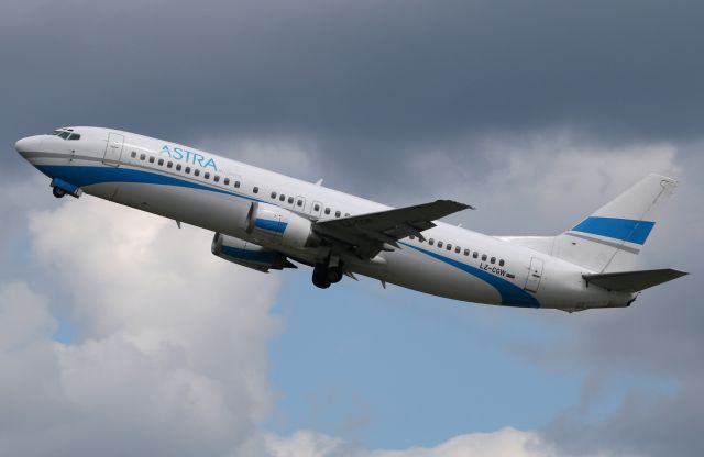 BOEING 737-400 (LZ-CGW)