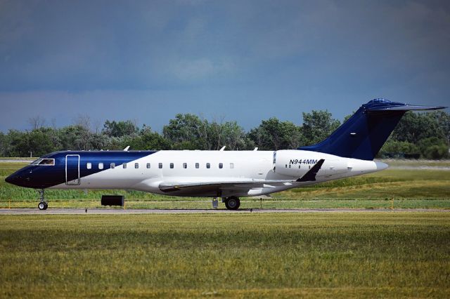 Bombardier Global Express (N944MM) - Privately Owned Bombardier Global Express arriving to clear U.S. Customs at the Buffalo Niagara International Airport 