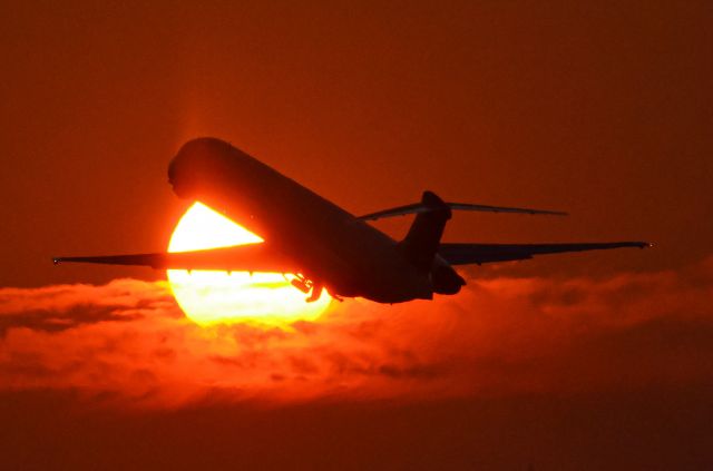 McDonnell Douglas MD-88 (N971DL) - Taking off into the sunset