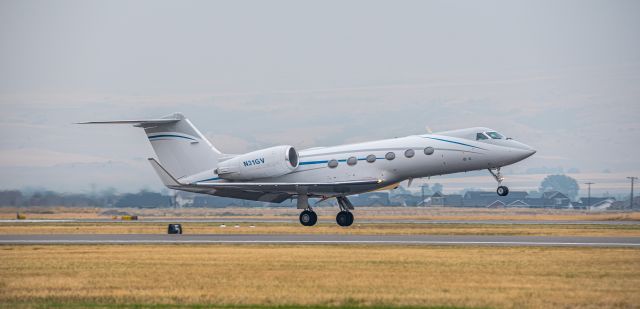 Gulfstream Aerospace Gulfstream IV (N31GV) - old GIV with a sharp paint job blasting off on a smokey day at Bozeman Yellowstone International Airport.