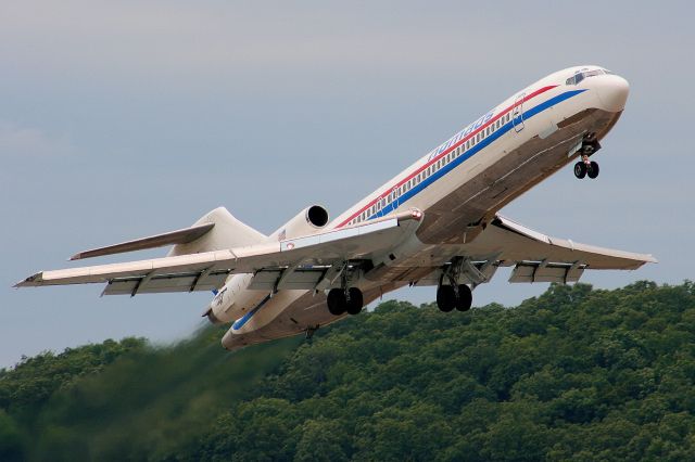 Boeing Super 27 (200) (N727M) - The Flying Nomads travel group departs Fort Smith for DET. With only 56 passengers, this baby was off the pavement quick, and the climb out was quite impressive!