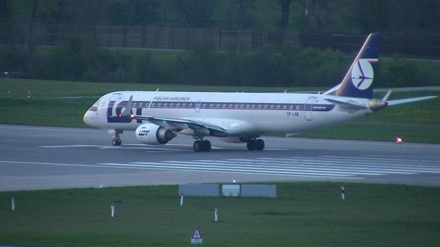 Embraer ERJ-190 (SP-LNB)