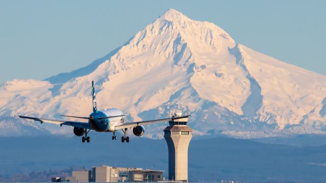 Airbus A320 (N836VA) - N836VA coming into KPDX with a clear Mt. Hood as a lovely back drop with the tower inbetween.