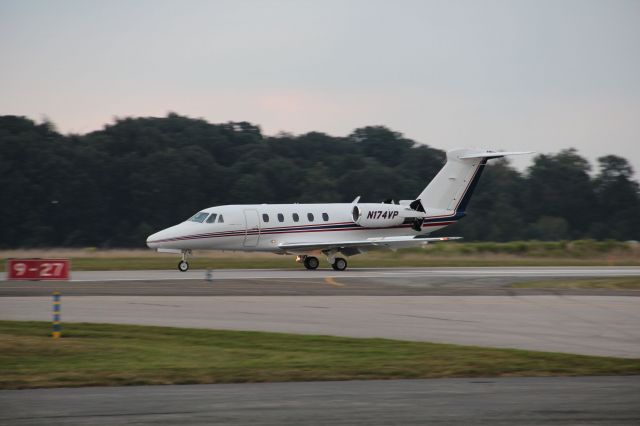 Cessna Citation III (N174VP) - Landing rwy 27 on 8/31/11