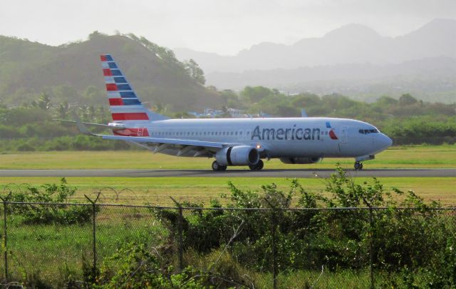 Boeing 737-800 (N808NN)