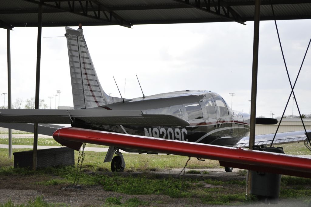 Piper Saratoga (N8209C)