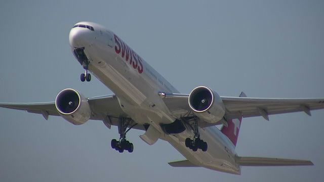 BOEING 777-300ER (HB-JNC) - takeoff to SFO