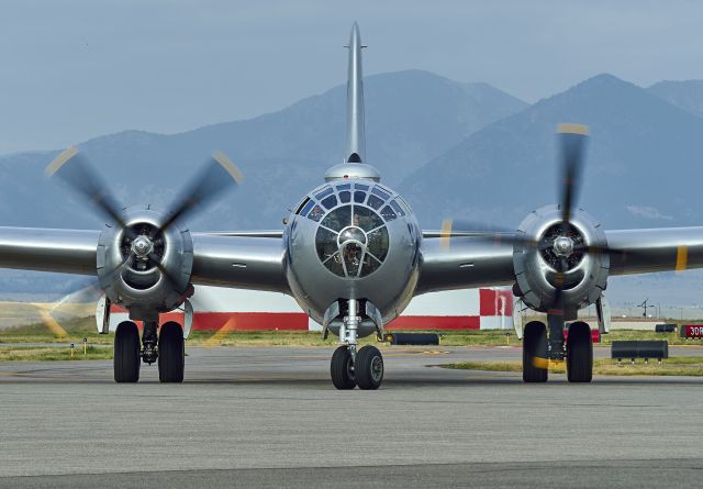 Boeing B-29 Superfortress (N529B) - Face to face with FiFi