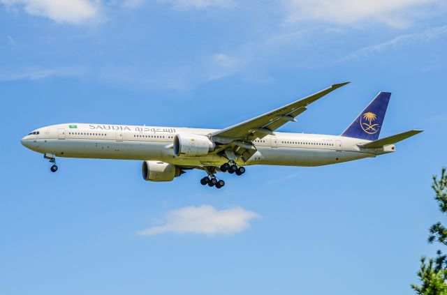 BOEING 777-300 (HZ-AK29)