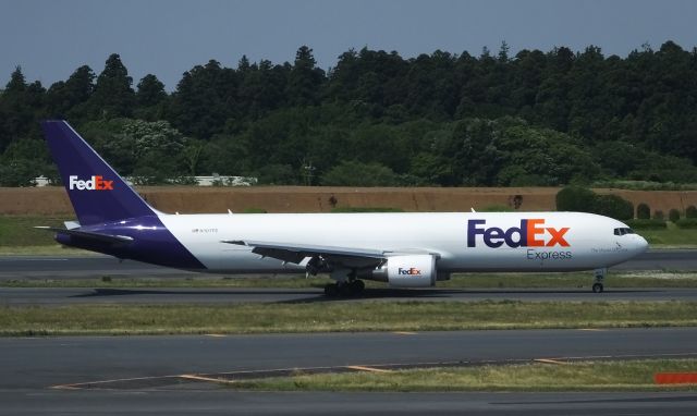 BOEING 767-300 (N107FE) - Taxing at NRTbr /2016/05/19