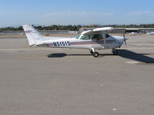 Cessna Skyhawk (N51515) - Taxiing at Fullerton