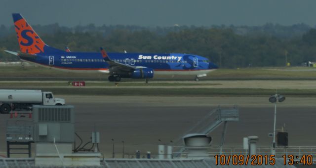 Boeing 737-800 (N805SY)