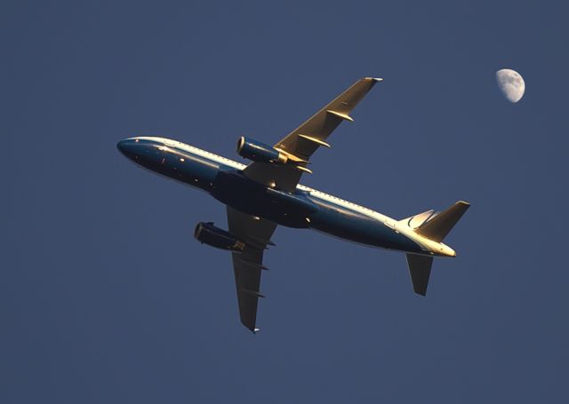 Airbus A320 (N425UA) - 4 minutes clim out over Odessa Sunday evening with the moon up early