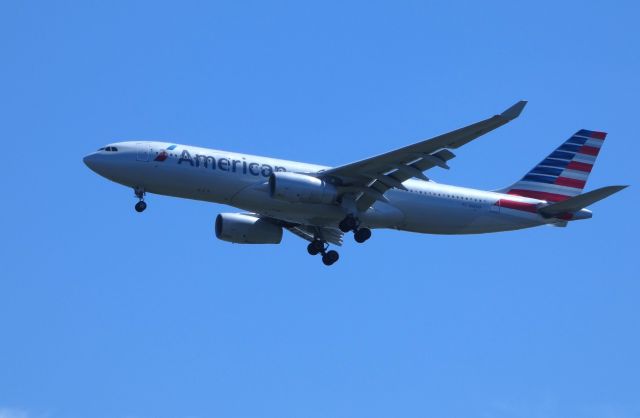 Airbus A330-200 (N283AY) - Shown here on approach is an American Airlines Airbus A330-200 in the Summer of 2018.