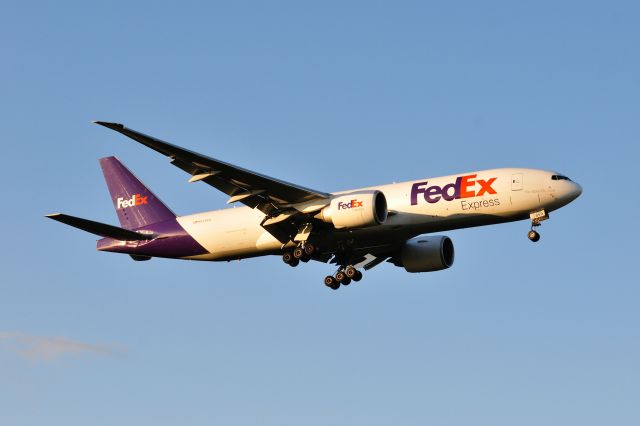 Boeing 777-200 (N859FD) - 2015/10/26