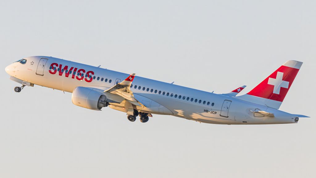 Airbus A220-300 (HB-JCP)