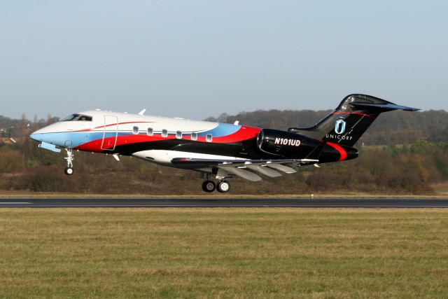 Bombardier Challenger 300 (N101UD) - Departing rwy 26 for EGPH on 08-Dec-09.