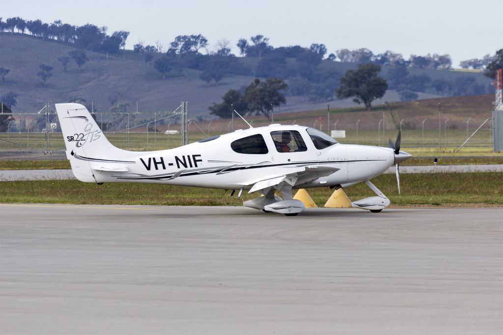 Cirrus SR-22 (VH-NIF) - Cirrus SR22 GTS (VH-NIF) taxiing at Wagga Wagga Airport.