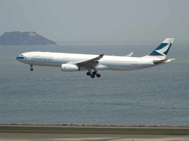 Airbus A330-300 (B-LBG)