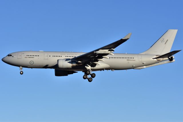 Airbus A330-200 (A39006) - Royal Australian Air Force Airbus KC-30A (A330-203MRTT) arriving at YYC on Jan 25.